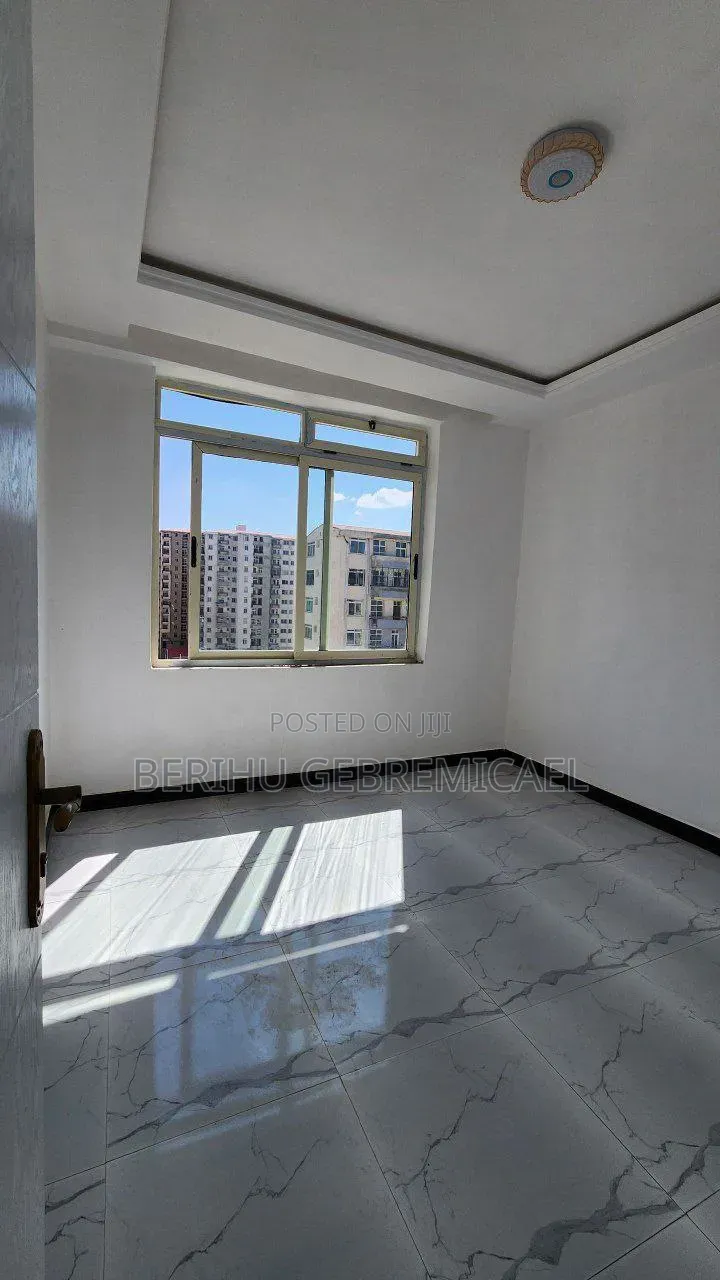 3bdrm Condo in ኣያት, Yeka for rent