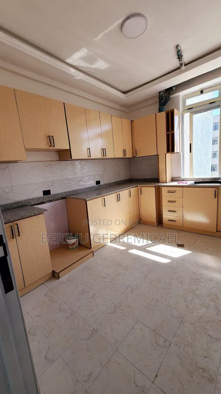 3bdrm Condo in ኣያት, Yeka for rent