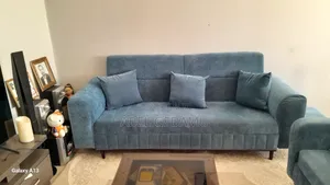 ሶፋ እና የምግብ ጠረቤዛ