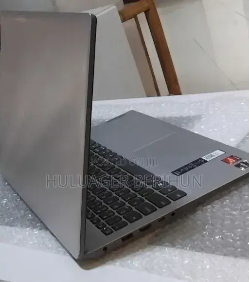 New Laptop Lenovo Ideapad 3 8GB AMD Ryzen 5 SSD 512GB