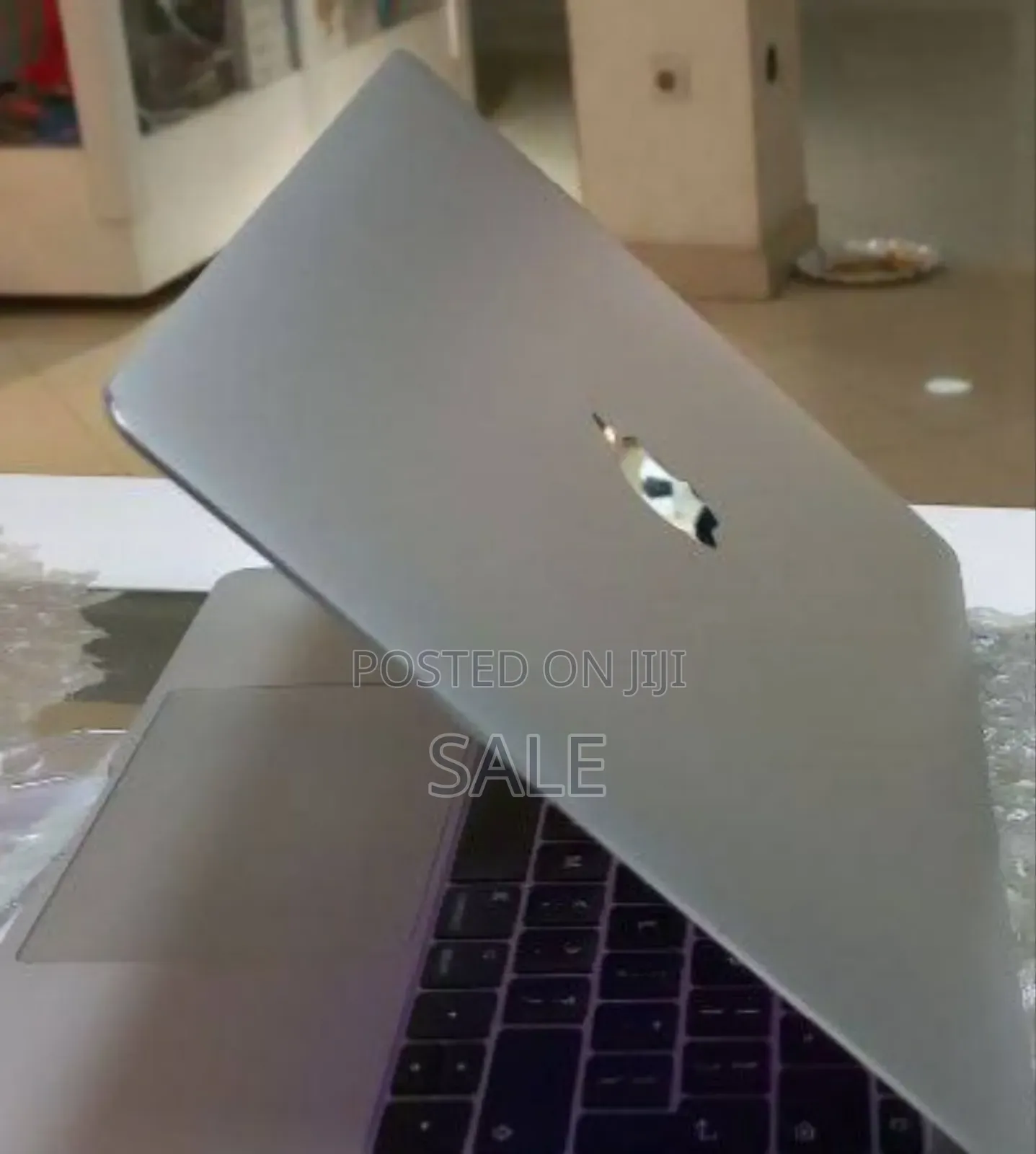 New Laptop Apple MacBook Pro 2017 8GB Intel Core i5 SSD 256GB