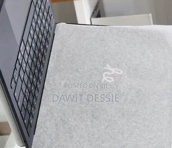 New Laptop Apple MacBook Air 2025 M4 13-inch 16GB Apple M4 SSD 256GB
