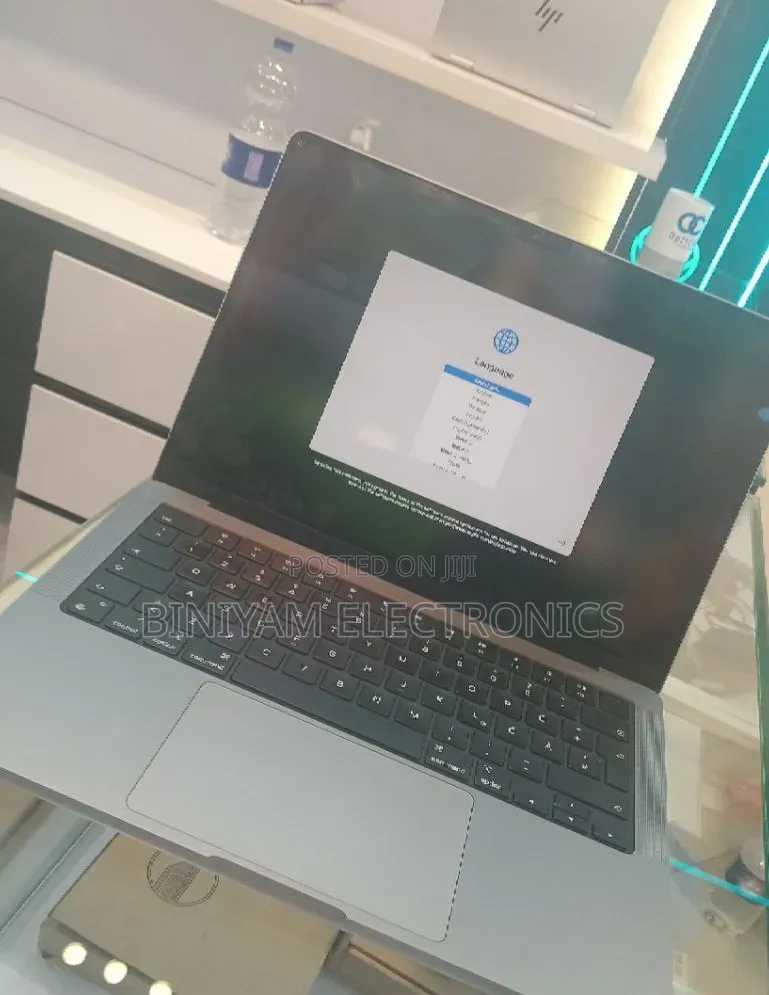 New Laptop Apple MacBook Pro 24GB Apple M3 SSD 512GB