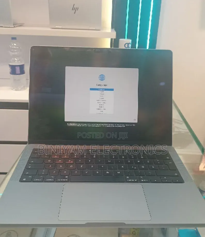 New Laptop Apple MacBook Pro 24GB Apple M3 SSD 512GB