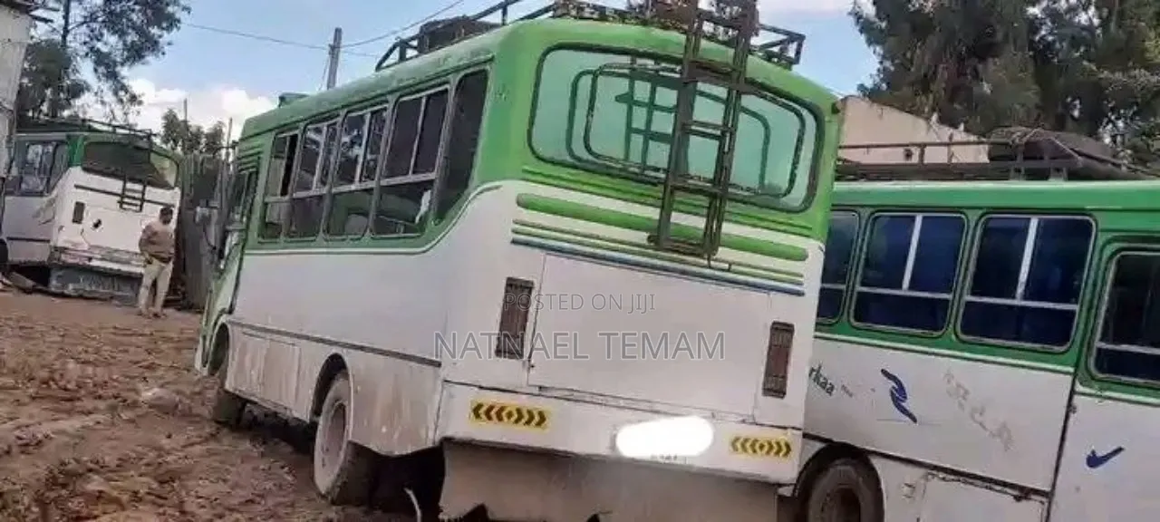 Isuzu Executive Bus 2003 White