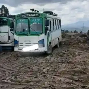 Isuzu Executive Bus 2003 White