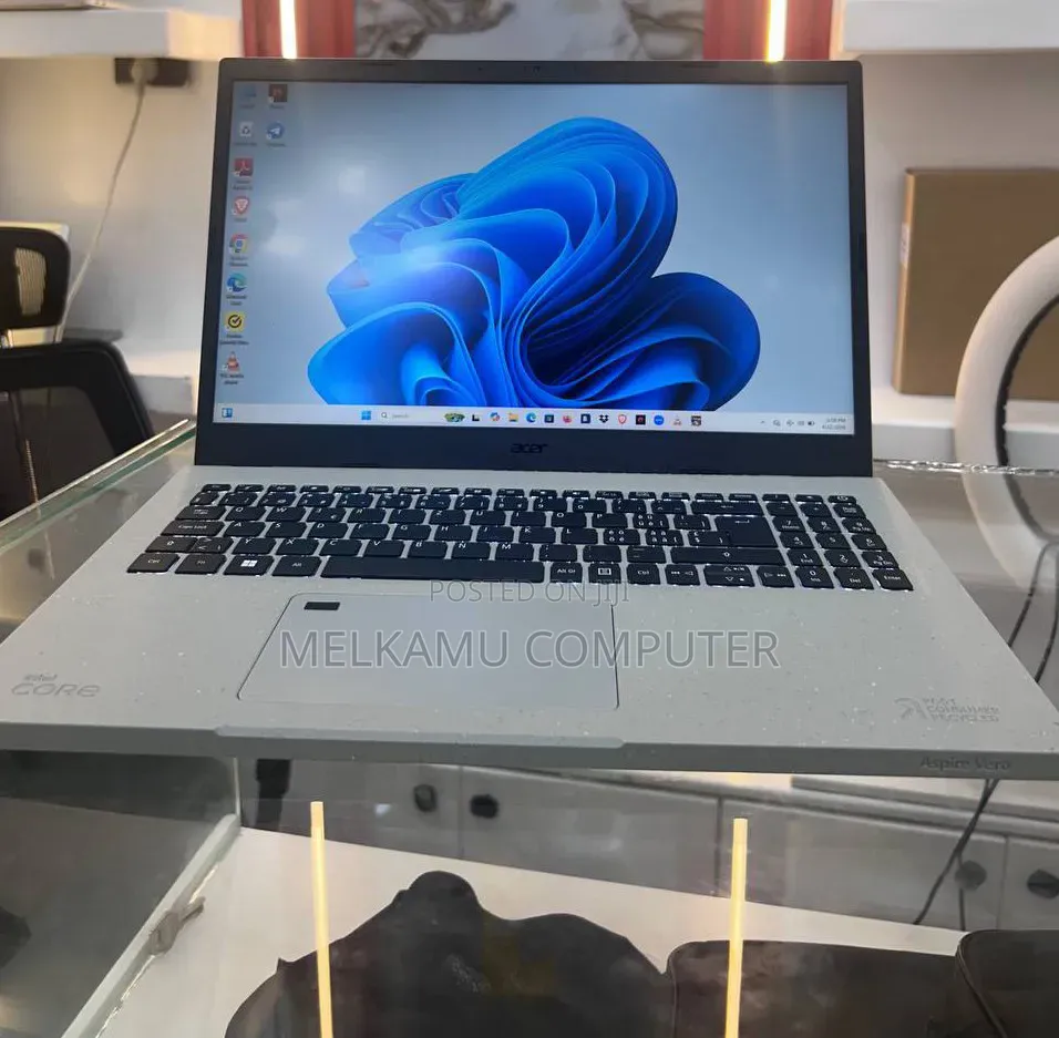New Laptop Acer Aspire 1300 16GB Intel Core i7 SSD 1T