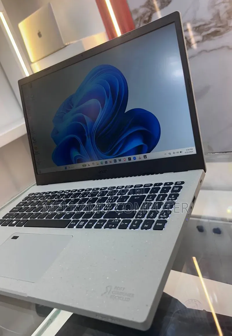 New Laptop Acer Aspire 1300 16GB Intel Core i7 SSD 1T