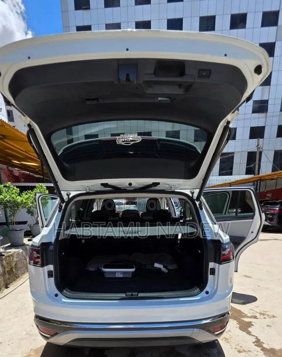 New Volkswagen ID.6 2024 White