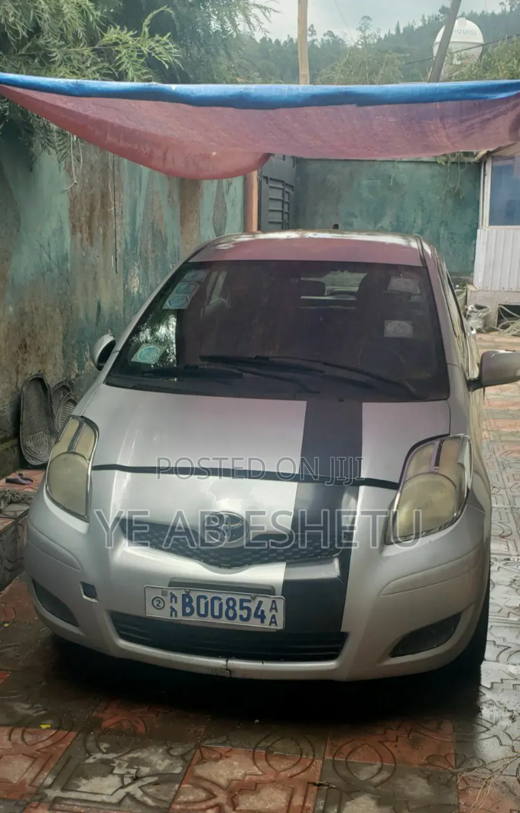 Toyota Yaris Base Hatchback 5dr 2010 Silver