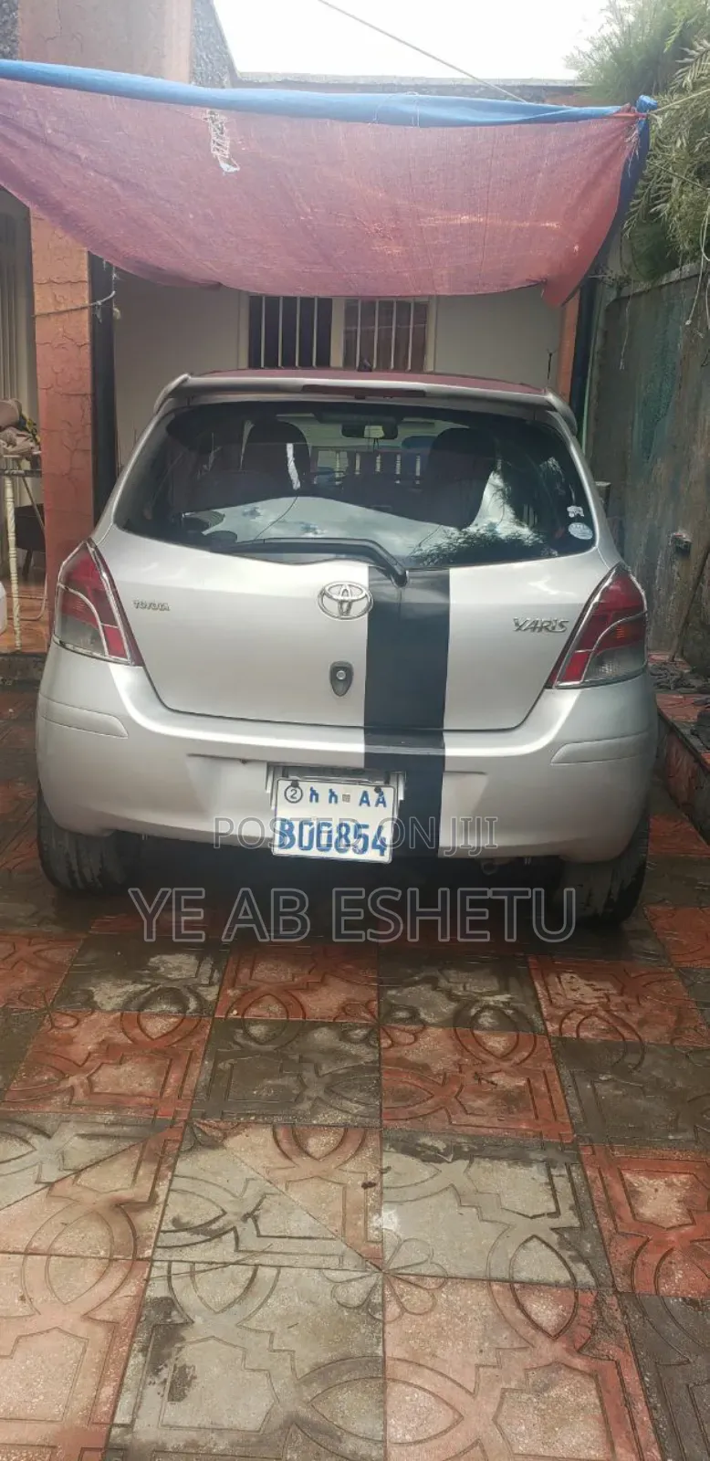 Toyota Yaris Base Hatchback 5dr 2010 Silver