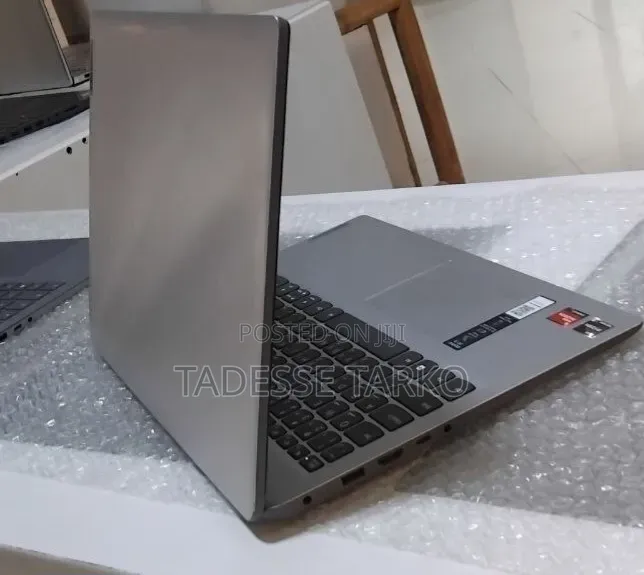 New Laptop Lenovo IdeaPad 1 8GB AMD Ryzen 5 SSD 512GB