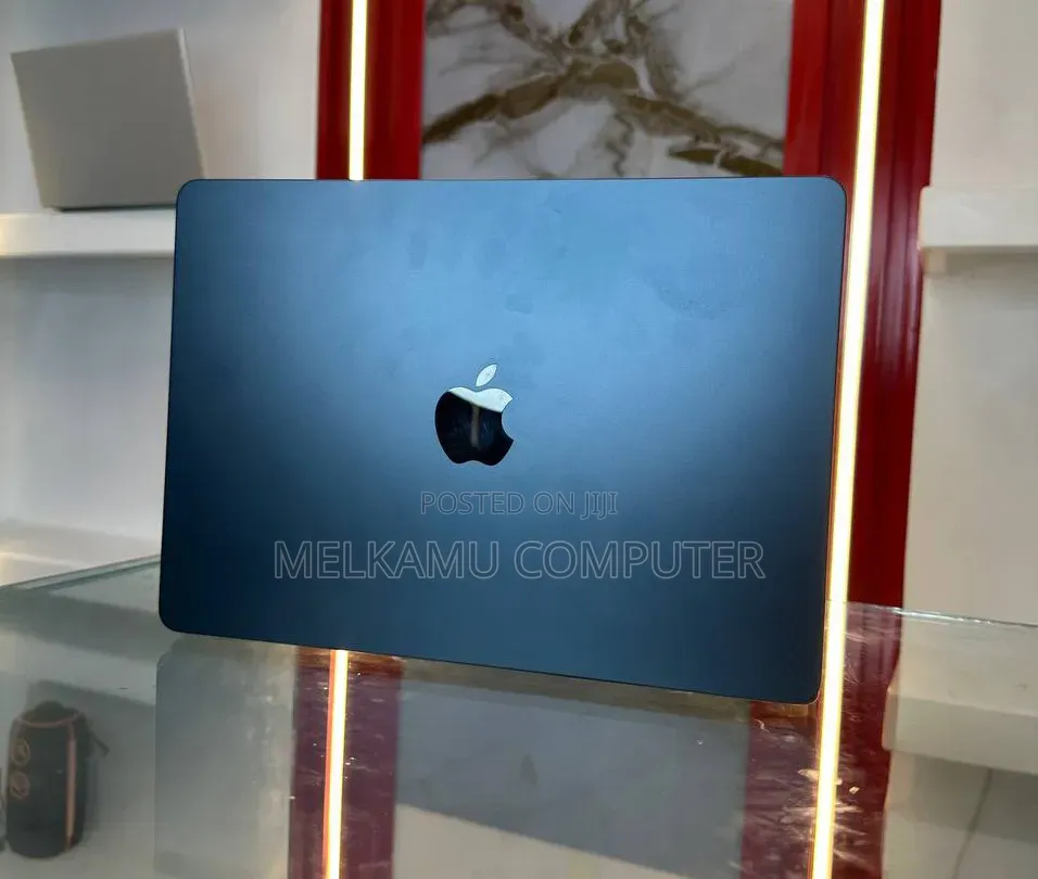 New Apple MacBook Air 2024 M3 13-inch 16GB Intel Core i7 SSD 512GB