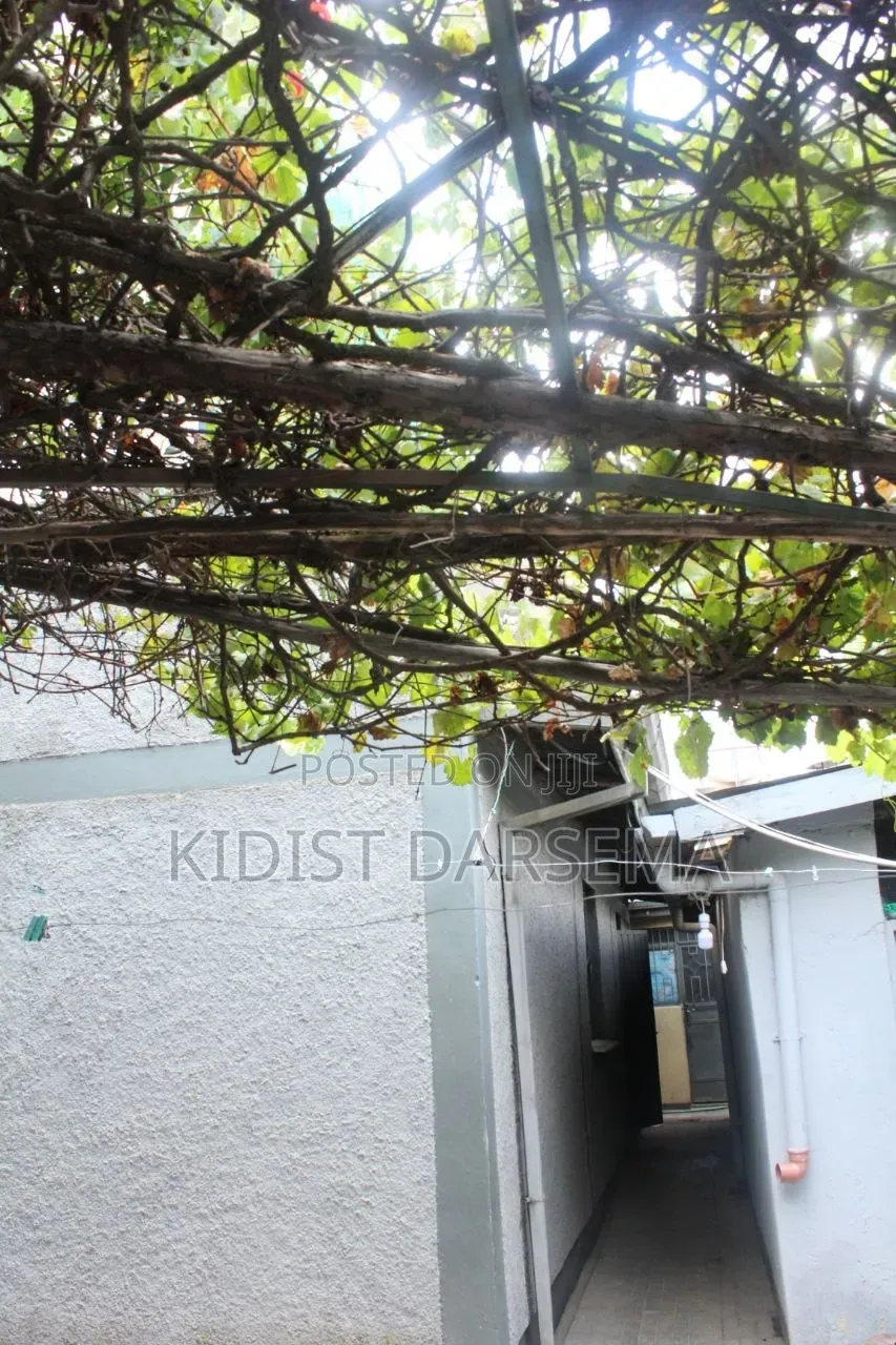 6bdrm House in Bole for sale