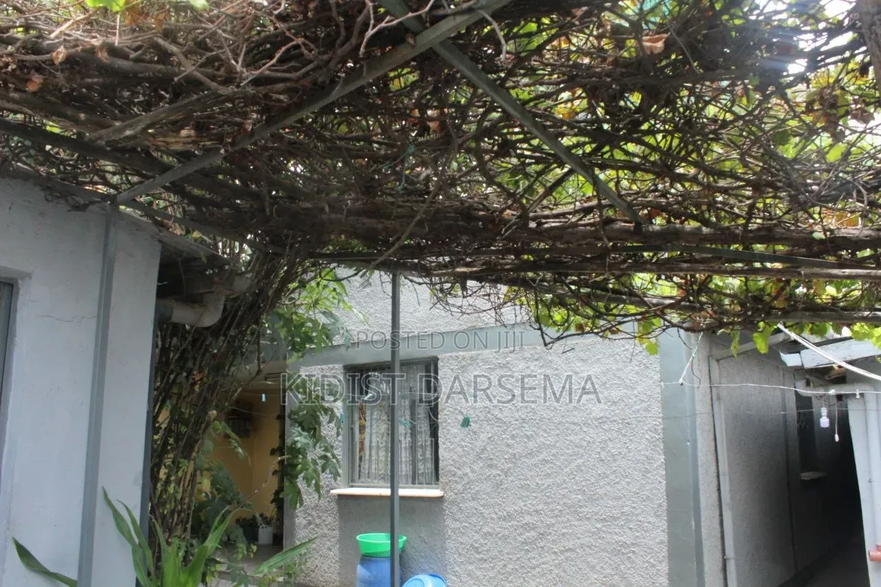 6bdrm House in Bole for sale