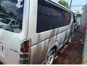 Toyota HiAce 2006 Silver