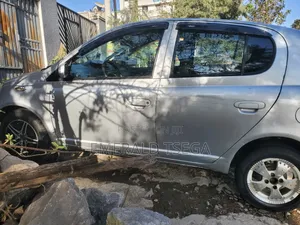 Toyota Vitz 2002 Silver