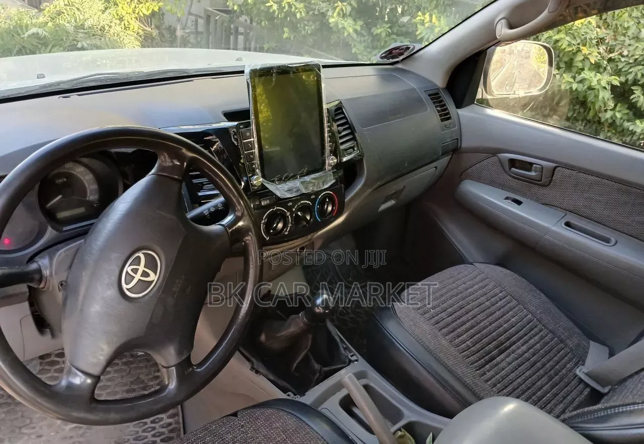 Toyota Hilux 2006 Silver