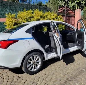 Chery Arrizo 5 Plus 2023 White