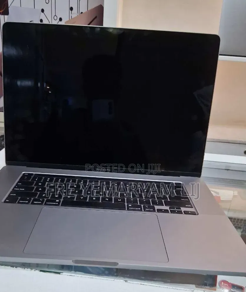 New Laptop Apple MacBook Pro 2019 32GB Intel Core i9 SSD 512GB