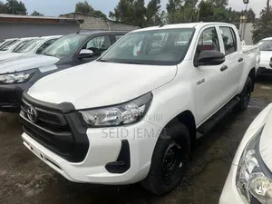 New Toyota Hilux 2023 White
