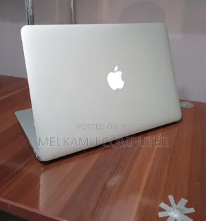 New Laptop Apple MacBook 2015 8GB Intel Core i5 SSD 128GB
