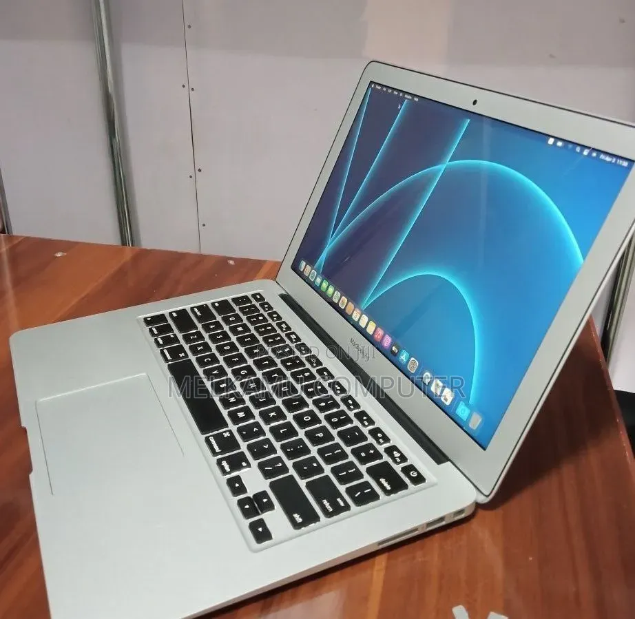 New Laptop Apple MacBook 2015 8GB Intel Core i5 SSD 128GB