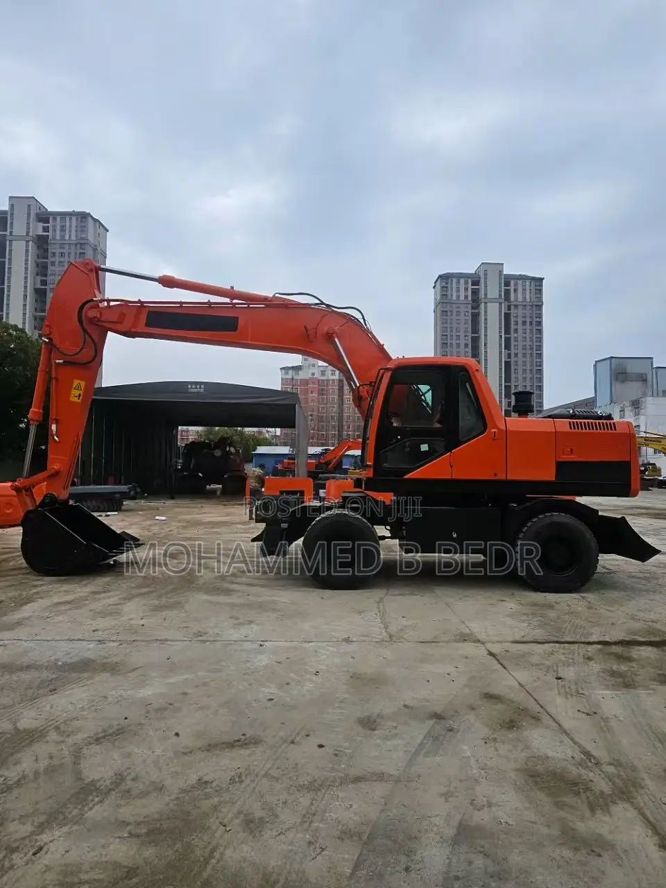 Excavator ታየር ኤክስካቫተር