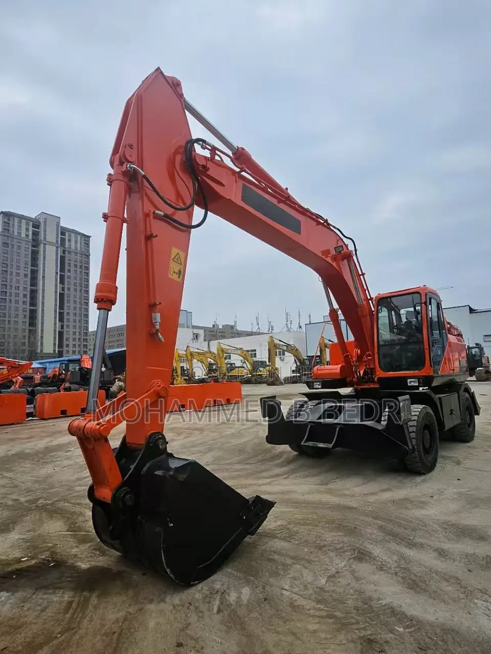 Excavator ታየር ኤክስካቫተር