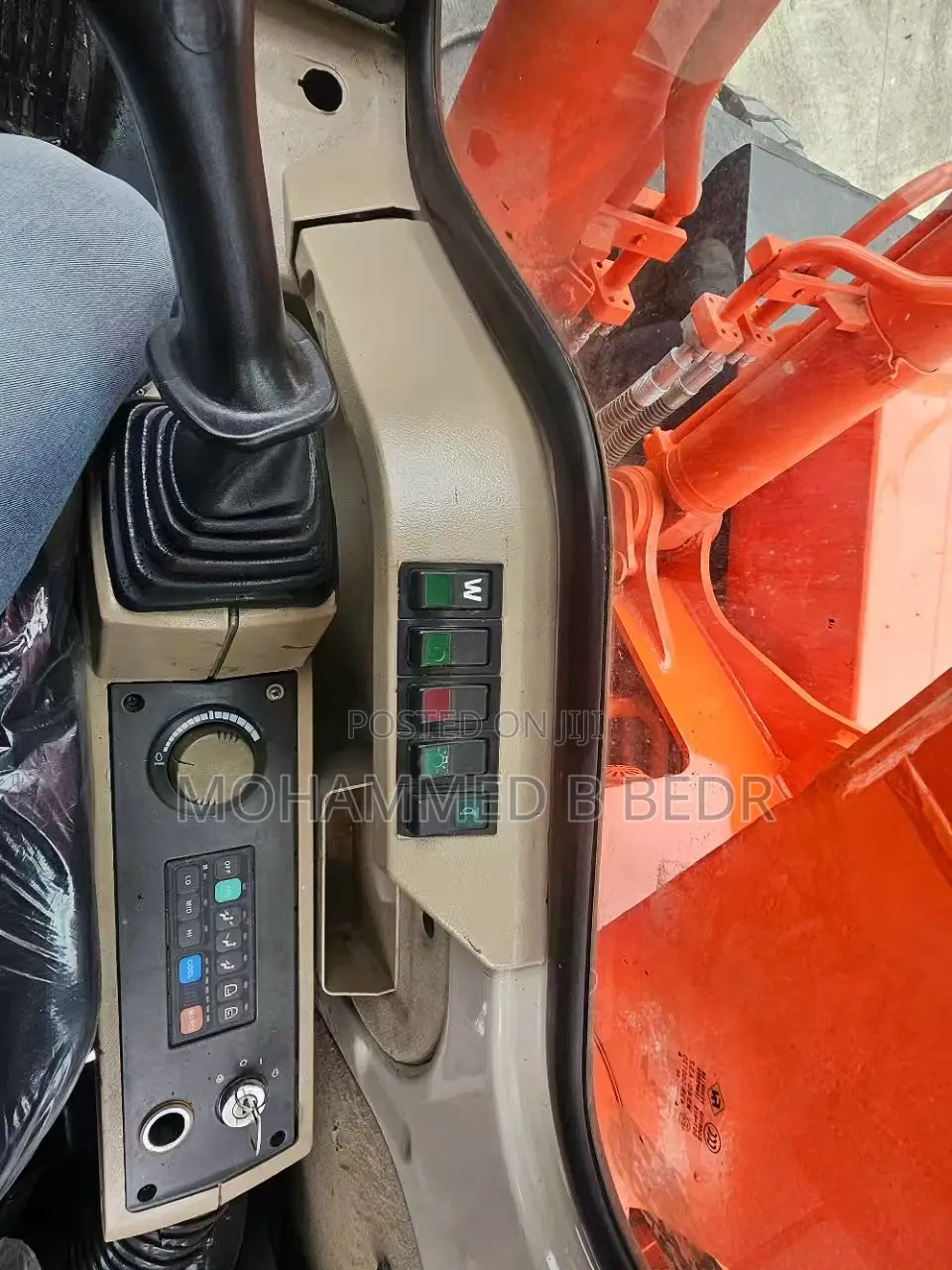 Excavator ታየር ኤክስካቫተር