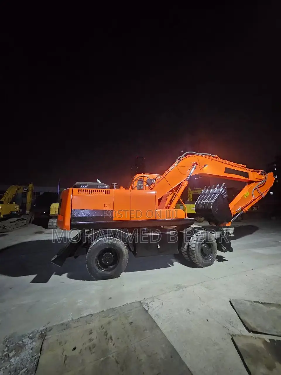 Excavator ታየር ኤክስካቫተር