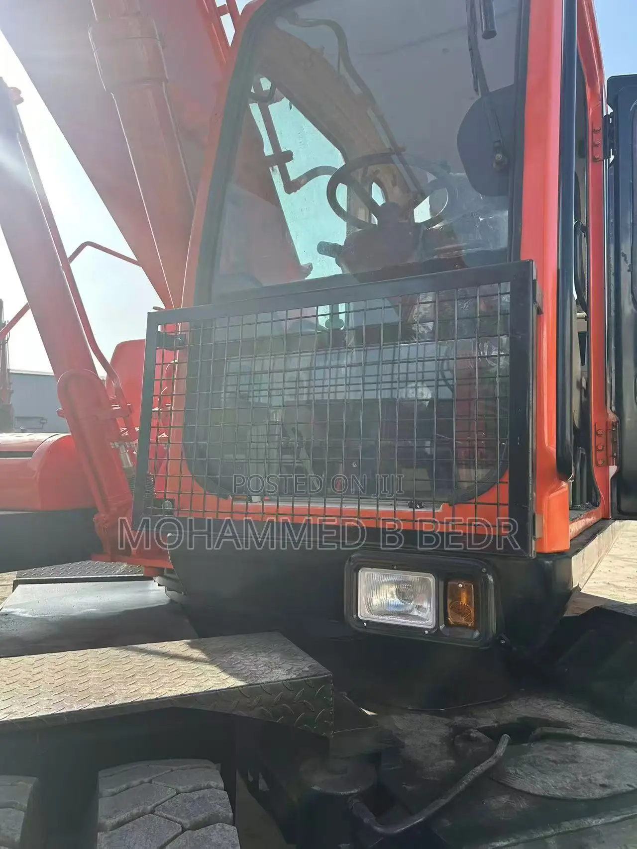 Excavator ታየር ኤክስካቫተር