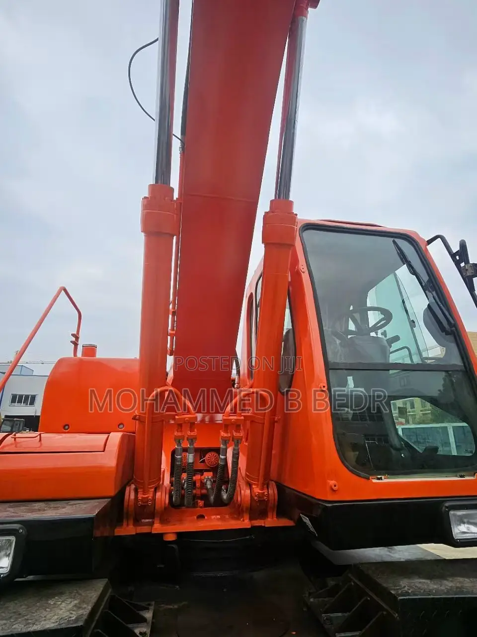 Excavator ታየር ኤክስካቫተር