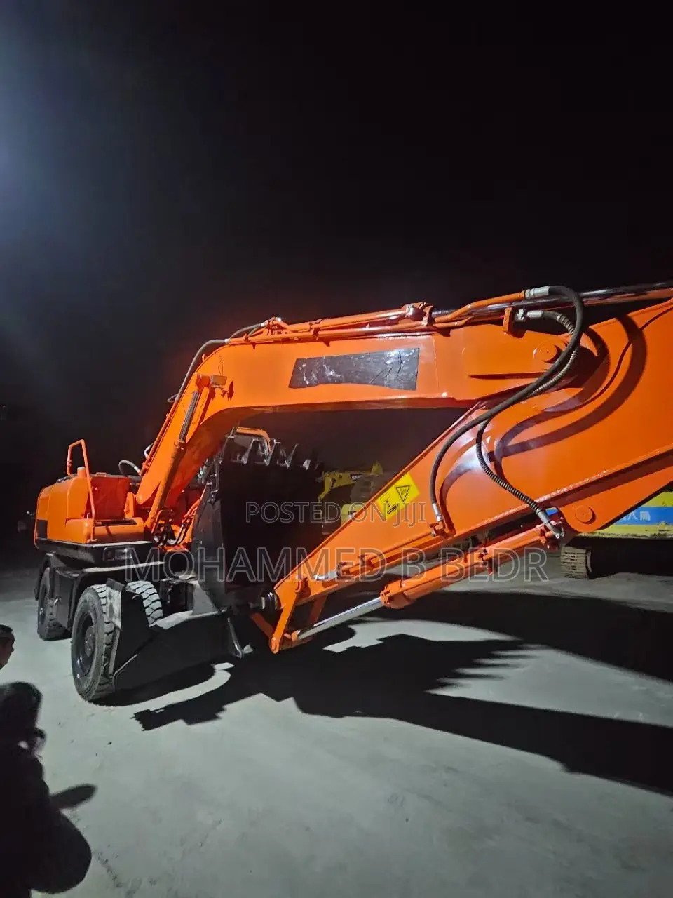 Excavator ታየር ኤክስካቫተር