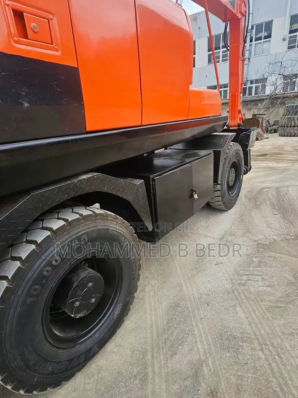 Excavator ታየር ኤክስካቫተር