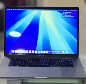 New Laptop Apple MacBook Pro 2018 16GB Intel Core i7 SSD 512GB