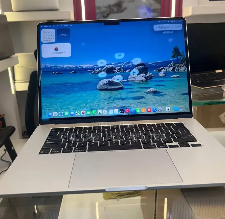 New Apple MacBook Air 2025 M4 15-inch 24GB Intel Core i7 SSD 512GB