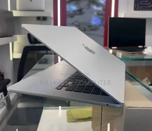 New Apple MacBook Air 2025 M4 15-inch 24GB Intel Core i7 SSD 512GB