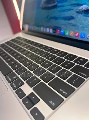 New Apple MacBook Air 2025 M4 15-inch 24GB Intel Core i7 SSD 512GB