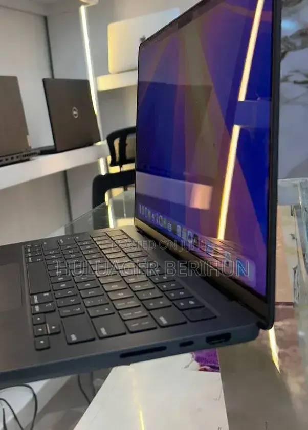 New Laptop Apple MacBook Pro 2023 M3 14-inch 18GB Apple M3 SSD 512GB