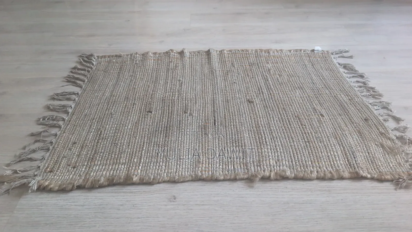 Rug (ምንጣፍ)