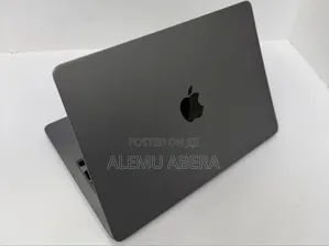 New Laptop Apple MacBook Air 2024 M3 13-inch 16GB Apple M3 SSD 256GB