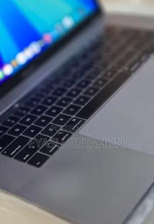 New Laptop Apple MacBook Pro 2018 16GB Intel Core i7 SSD 512GB