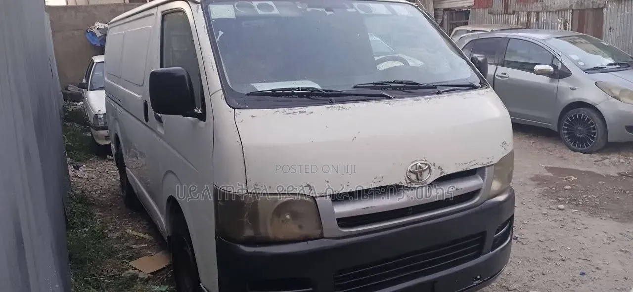 Toyota HiAce 2007 White