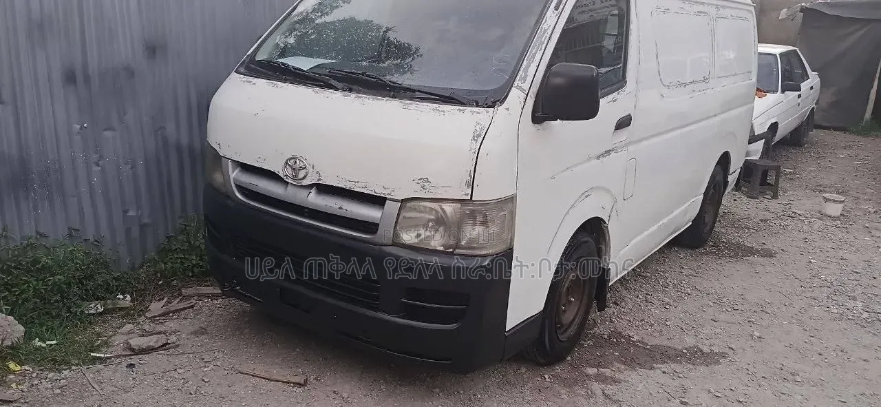 Toyota HiAce 2007 White