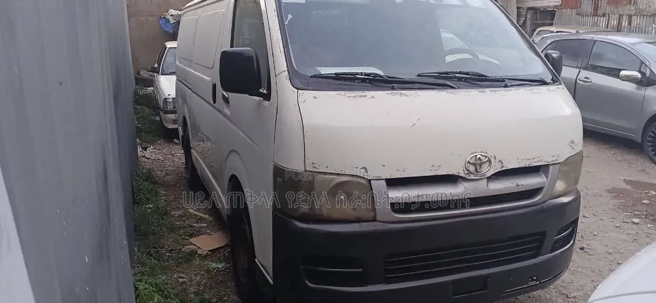 Toyota HiAce 2007 White