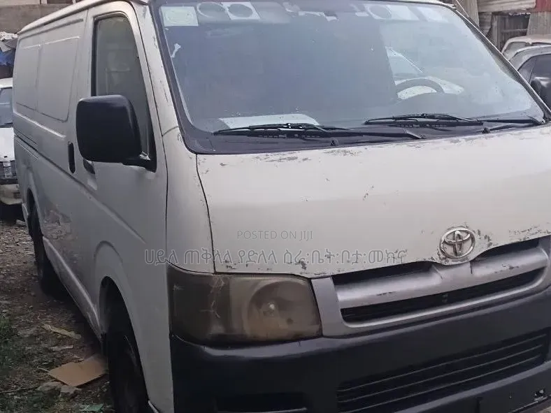 Toyota HiAce 2007 White