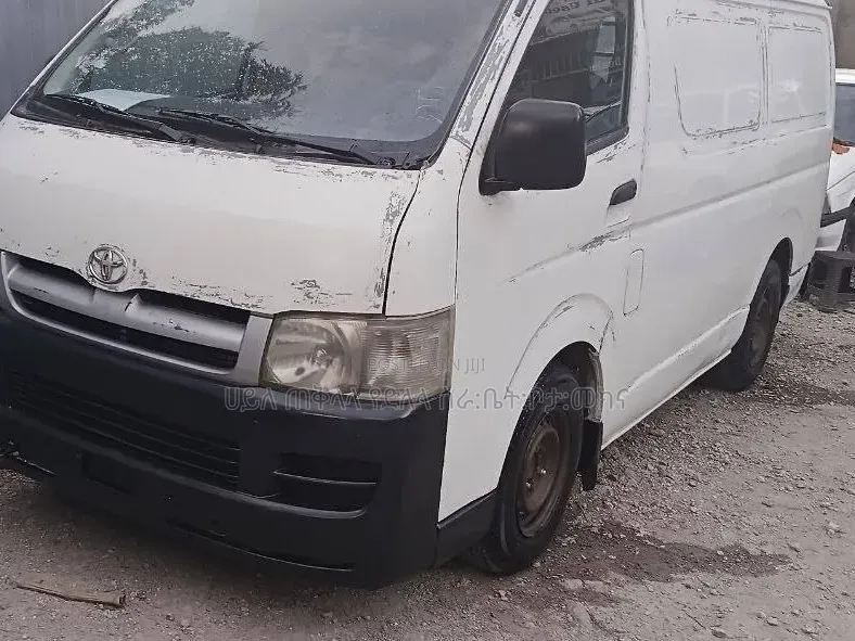 Toyota HiAce 2007 White