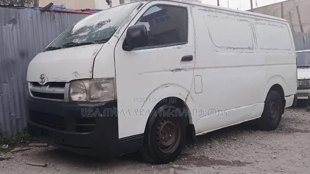 Toyota HiAce 2007 White