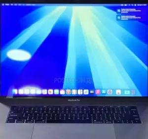 New Laptop Apple MacBook 2018 16GB Intel Core i7 SSD 512GB